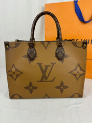 Louis Vuitton Monogram ONTHEGO MM Tote